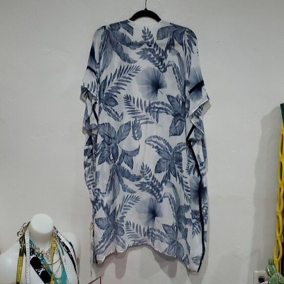 Blue and White Kimono Shrug - Picture 9 of 13